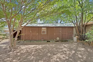 811 Phillips St, Cleburne, TX 76033 - Photo 28