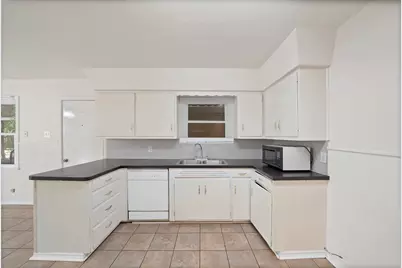 811 Phillips Street, Cleburne, TX 76033 - Photo 14