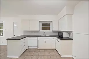 811 Phillips St, Cleburne, TX 76033 - Photo 14