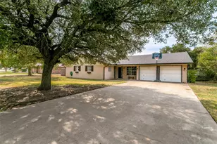 5474 Valley Dr, Fort Worth, TX 76140 - Photo 2