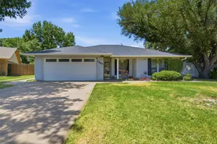 1406 Doral Ct, Graham, TX 76450 - Photo 2