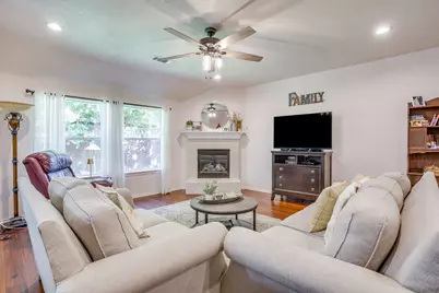 853 Royal Oak Lane, Burleson, TX 76028 - Photo 2