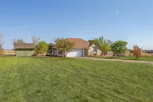 122 Blue Castle Ct, Weatherford, TX 76088 - Photo 4