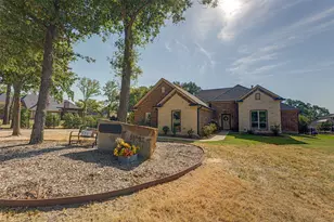 101 Lighthouse Ln, Mabank, TX 75143 - Photo 2