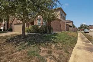 4537 Red Robin Ct, Fort Worth, TX 76244 - Photo 2