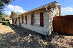 7116 Chinaberry Rd, Dallas, TX 75249 - Photo 2