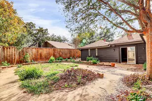 2615 Dove Creek Ln, Carrollton, TX 75006 - Photo 6