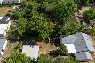 129 Victory Dr, Beverly Hills, TX 76711 - Photo 32