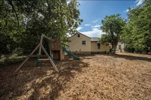129 Victory Dr, Beverly Hills, TX 76711 - Photo 24