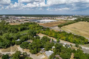 129 Victory Dr, Beverly Hills, TX 76711 - Photo 36