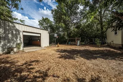 129 Victory Drive, Beverly Hills, TX 76711 - Photo 22