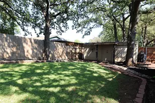 2813 Meandering Way, Bedford, TX 76021 - Photo 32