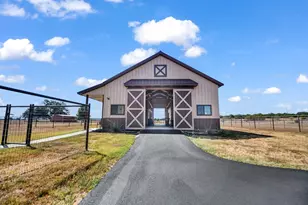 3601 Farm Land Ct, Granbury, TX 76048 - Photo 2