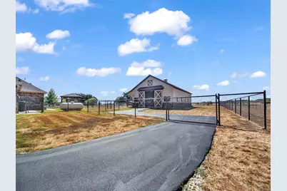 3601 Farm Land Court, Granbury, TX 76048 - Photo 4