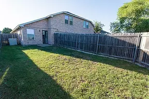 518 Monarch Dr, Lancaster, TX 75146 - Photo 2