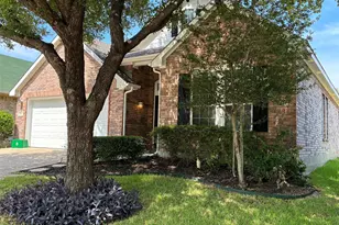 812 Ridge Point Dr, Grand Prairie, TX 75052 - Photo 1