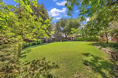 9908 Robin Hill Lane, Dallas, TX 75238 - Photo 14