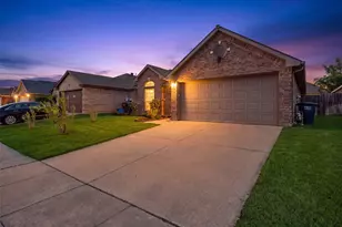4533 Summerbrook Cir, Fort Worth, TX 76137 - Photo 38