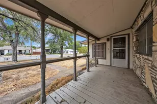 305 Walker St, Glen Rose, TX 76043 - Photo 4