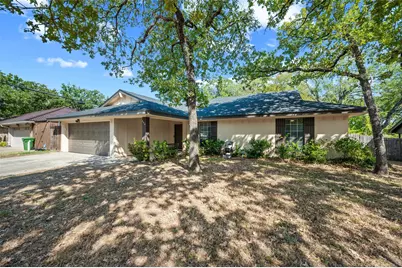 608 Ridgewood Circle, Hurst, TX 76054 - Photo 4
