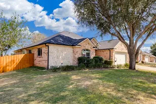 660 Chestnut Ln, Saginaw, TX 76179 - Photo 2
