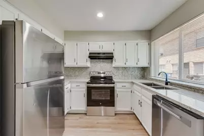 105 Wildwood Court, Grapevine, TX 76051 - Photo 10