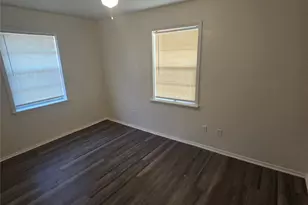 810 Lexington Dr, Lancaster, TX 75134 - Photo 2