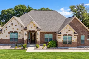 107 Willow Oak Dr, Krugerville, TX 76227 - Photo 2