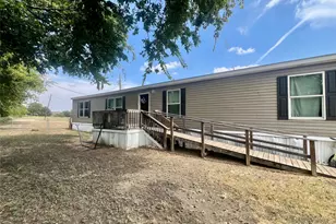 806 S 3rd St, Grandview, TX 76050 - Photo 32