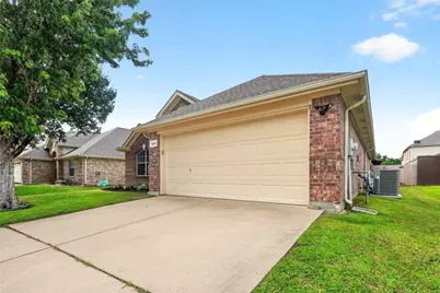 1347 Lake Forest Drive, Grand Prairie, TX 75052 - Photo 26