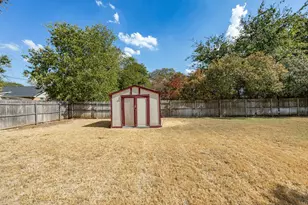708 NW Sandra Ln, Burleson, TX 76028 - Photo 38