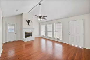 1124 Margie St, Burleson, TX 76028 - Photo 4