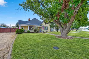 304 E Main St, Itasca, TX 76055 - Photo 2