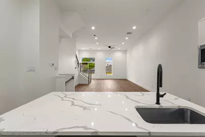 2203 Hondo Avenue #305, Dallas, TX 75219 - Photo 16