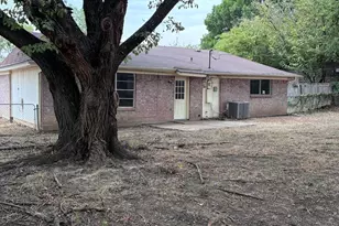 621 Dayton Rd, Mansfield, TX 76063 - Photo 2