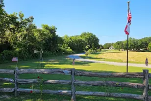 2525 Preskitt Rd, Decatur, TX 76234 - Photo 2