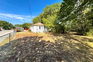 1415 Abelia St, Irving, TX 75061 - Photo 4