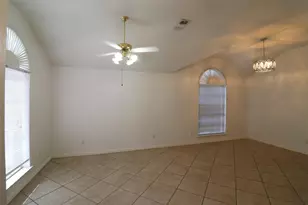 6100 Harwood Crossing Dr, Arlington, TX 76018 - Photo 8