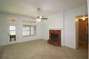 6100 Harwood Crossing Dr, Arlington, TX 76018 - Photo 4