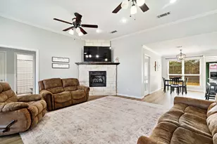 720 Daniel St, Blossom, TX 75416 - Photo 4