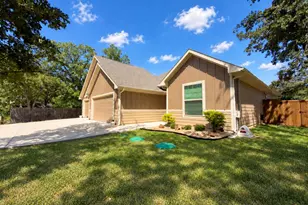214 Colt Dr, Lake Kiowa, TX 76240 - Photo 2