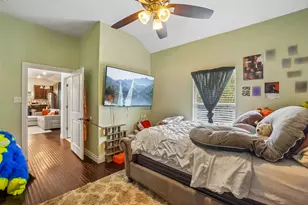 1414 Record Crossing Rd, Dallas, TX 75235 - Photo 16