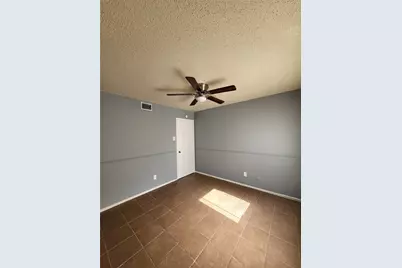 305 Trinidad Drive, Grand Prairie, TX 75052 - Photo 4