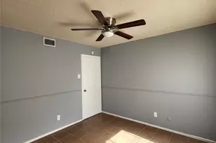305 Trinidad Dr, Grand Prairie, TX 75052 - Photo 4