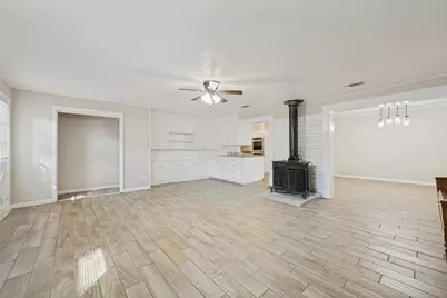 213 W Dorris Drive, Grand Prairie, TX 75051 - Photo 6