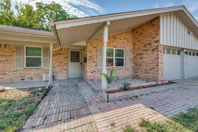 213 W Dorris Drive, Grand Prairie, TX 75051 - Photo 2