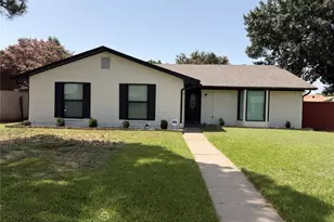 1262 Valencia Ln, Lewisville, TX 75067 - Photo 1