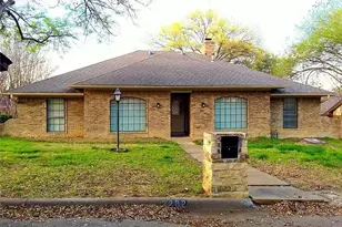 2202 Greenbriar Ct, Grand Prairie, TX 75050 - Photo 1