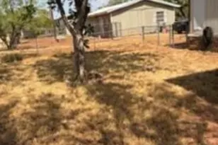 105 Seminole St, Tye, TX 79563 - Photo 12