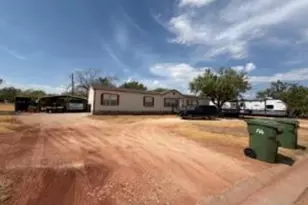 105 Seminole St, Tye, TX 79563 - Photo 18